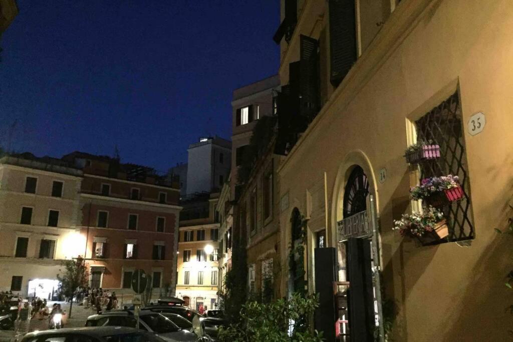 Small Mezzanine Apartment Colosseo Rome Bagian luar foto