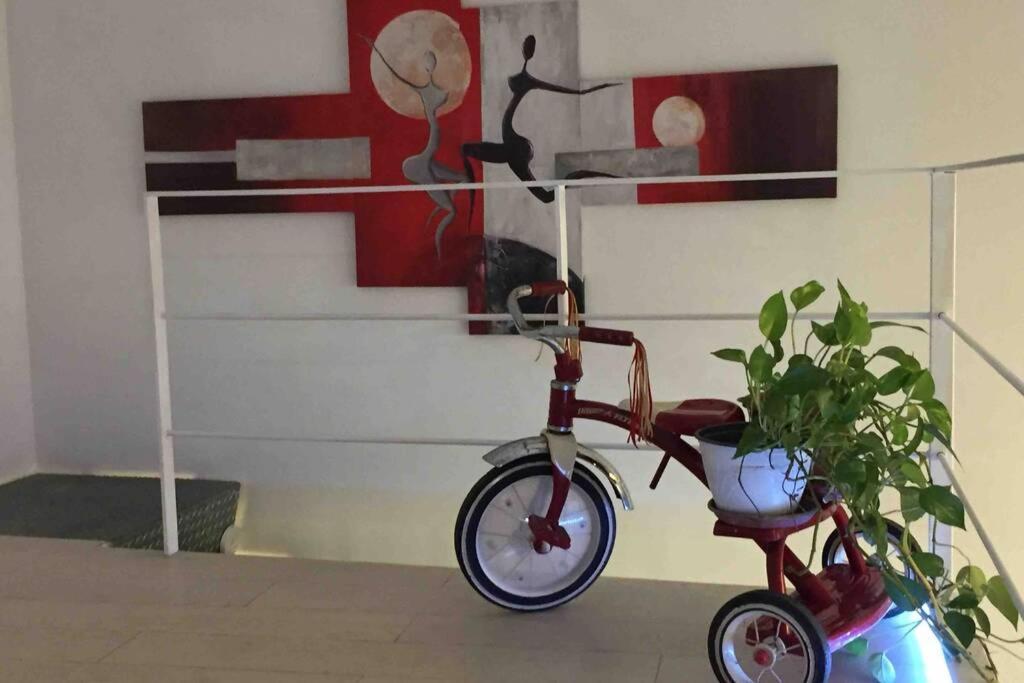 Small Mezzanine Apartment Colosseo Rome Bagian luar foto