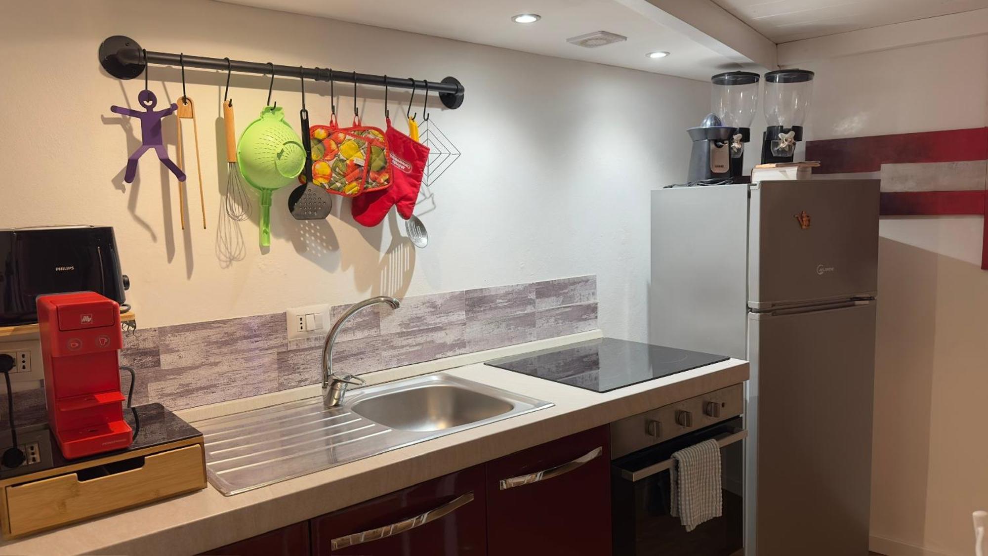 Small Mezzanine Apartment Colosseo Rome Bagian luar foto